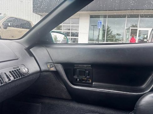 Used 1991 Chevrolet Corvette Convertible RWD image 10