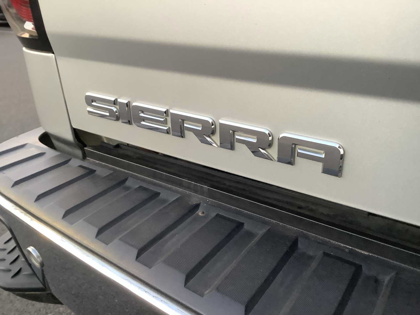 Used 2017 GMC Sierra 1500 SLT w/ SLT Premium Package AWD/4WD image 6