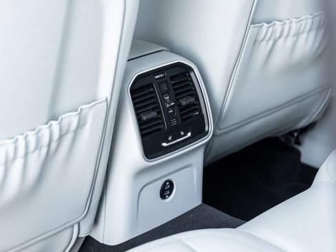 Certified 2024 Porsche Macan S AWD/4WD image 36