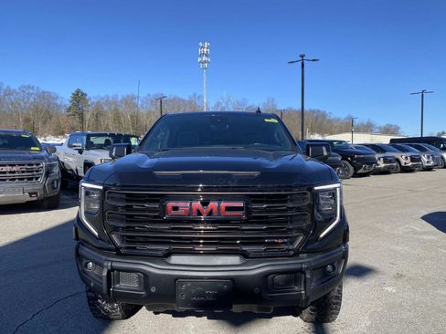 Used 2024 GMC Sierra 1500 AT4X image 10