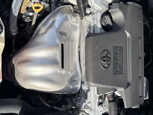 Used 2017 Toyota Camry XLE image 24