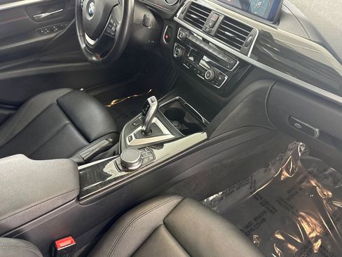Used 2018 BMW 330e w/ Premium Package RWD image 19