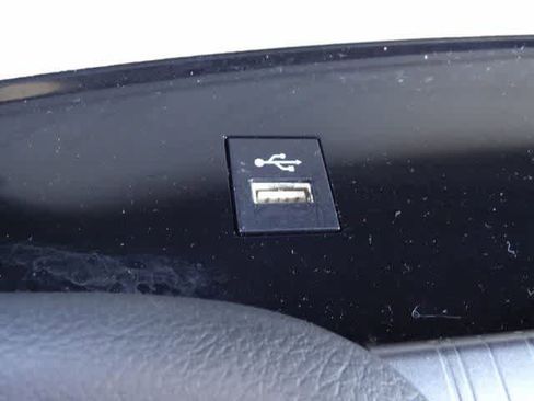 Used 2025 Toyota Sienna XLE image 27