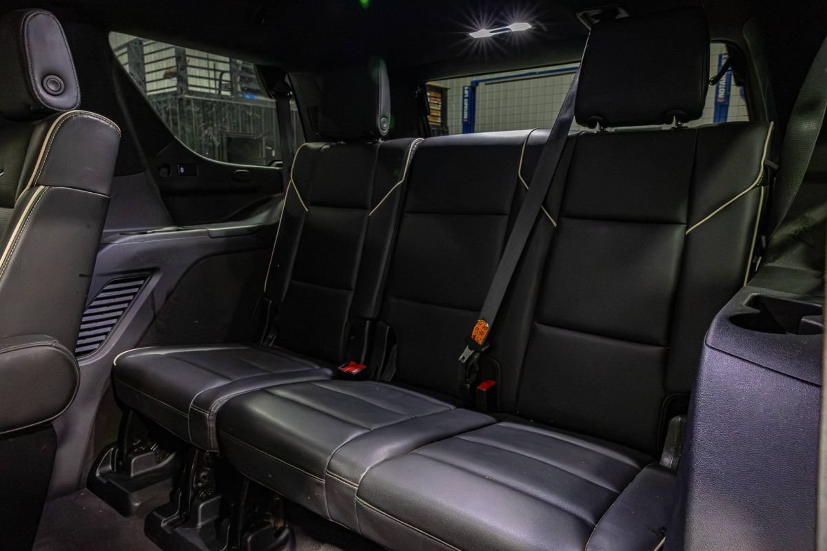 Used 2023 Cadillac Escalade Premium Luxury AWD/4WD image 13