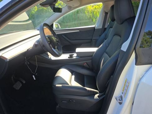 Used 2024 Tesla Model Y Long Range AWD/4WD image 5