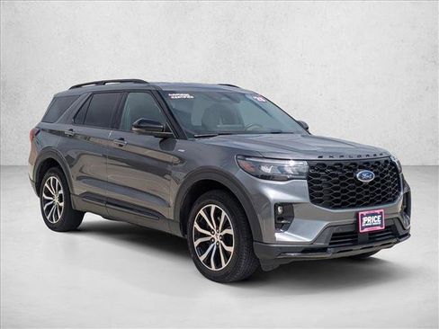 Used 2025 Ford Explorer ST-Line AWD/4WD image 3