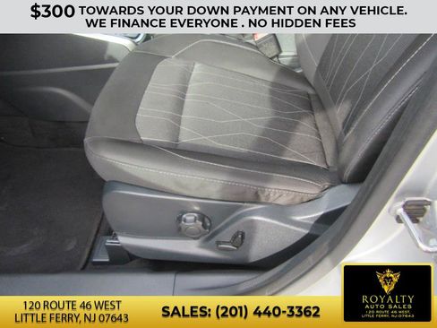 Used 2018 Ford EcoSport SE w/ SE Convenience Package image 12