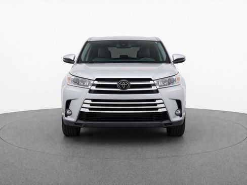 Used 2019 Toyota Highlander XLE FWD image 7