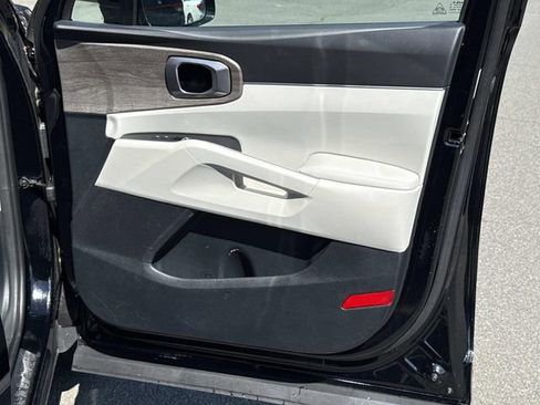 Used 2023 Kia Sorento S w/ Panoramic Sunroof Package AWD/4WD image 8