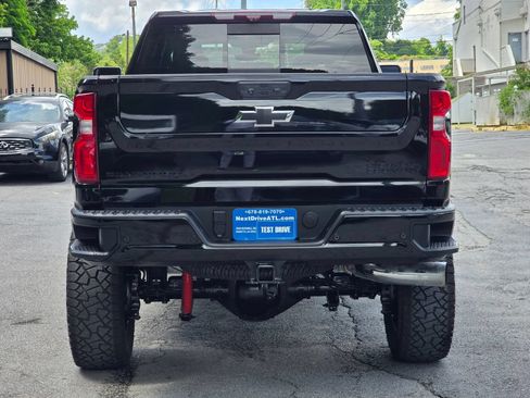 Used 2022 Chevrolet Silverado 2500 High Country w/ Technology Package AWD/4WD image 6