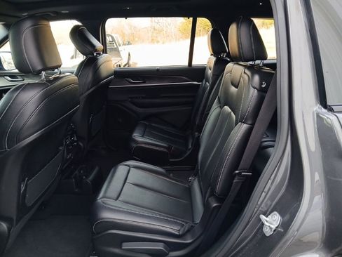 Used 2024 Jeep Grand Cherokee L Limited w/ Luxury Tech Group II image 36