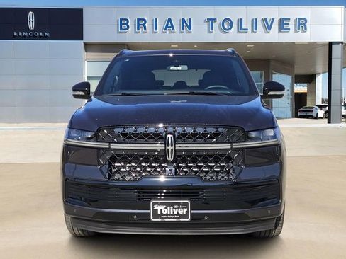 New 2025 Lincoln Navigator Reserve w/ Jet Appearance Package image 3