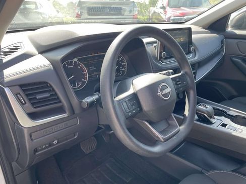 Used 2025 Nissan Rogue S FWD image 17