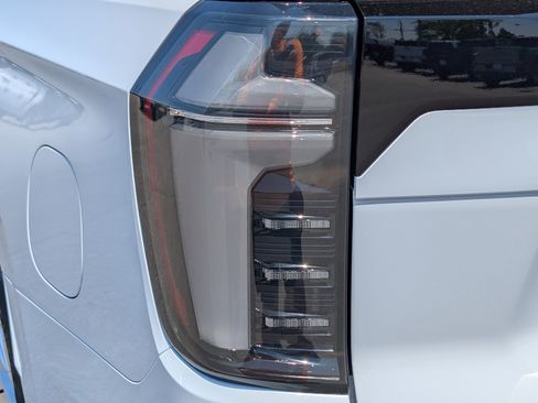 New 2026 Chevrolet Suburban Premier RWD image 11