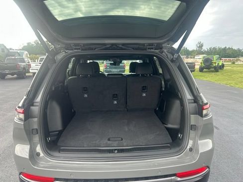 New 2027 Jeep Grand Cherokee Limited w/ Limited Altitude Package AWD/4WD image 11