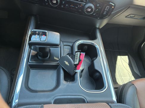 Used 2025 Chevrolet Silverado 1500 High Country w/ High Country Premium Package AWD/4WD image 39