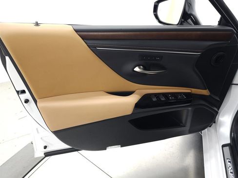 Certified 2024 Lexus ES 250 w/ Premium Package image 14