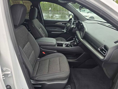 Used 2024 Chevrolet Traverse LT image 11