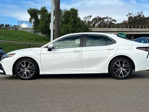 Used 2023 Toyota Camry SE image 9