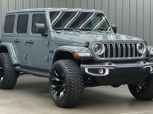 Used 2025 Jeep Wrangler Unlimited Sahara image 7