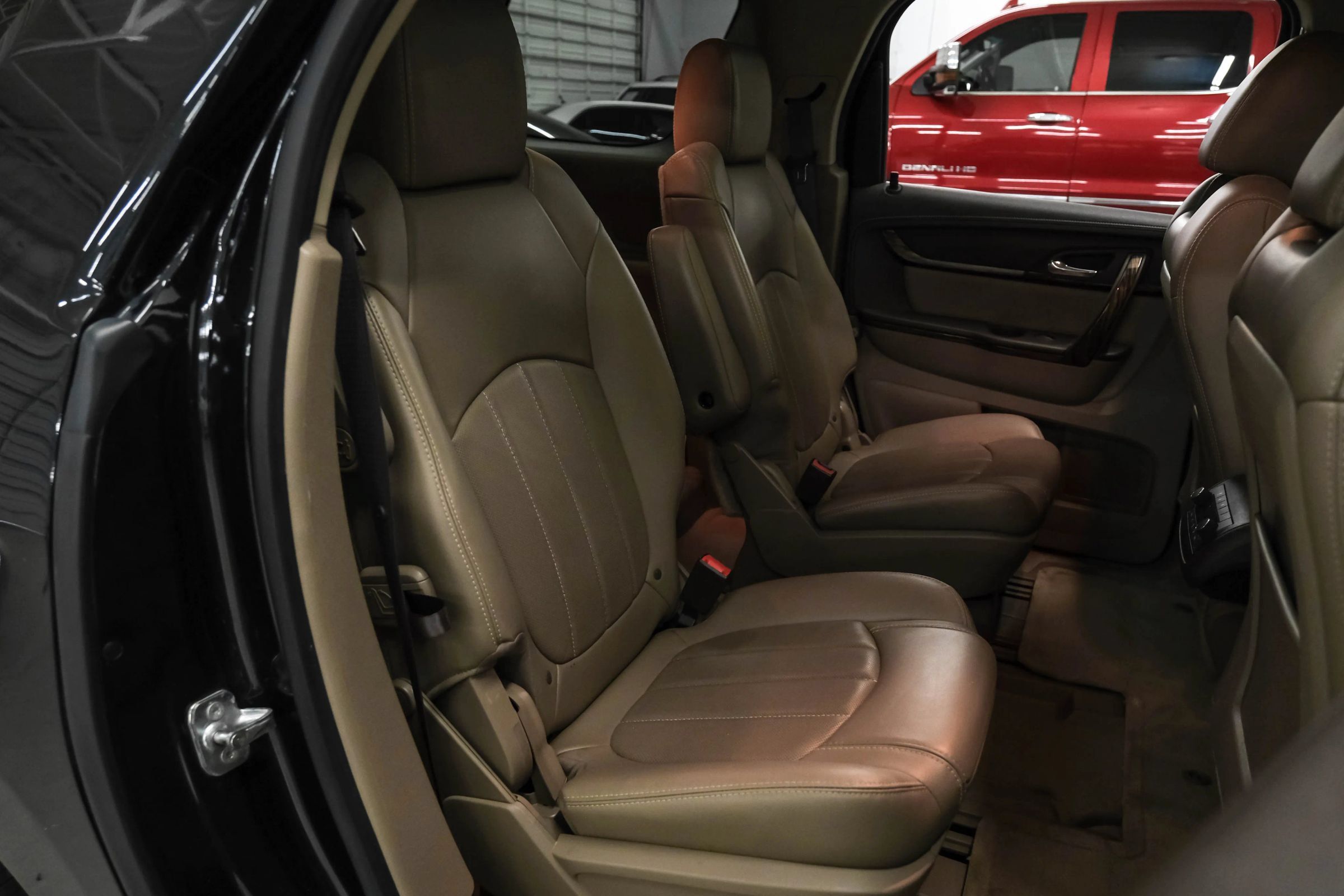 Used 2015 GMC Acadia Denali FWD image 30