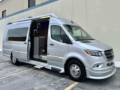 Used 2024 Mercedes-Benz Sprinter 3500 image 8