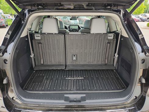 Used 2026 Toyota Highlander Platinum AWD/4WD image 28