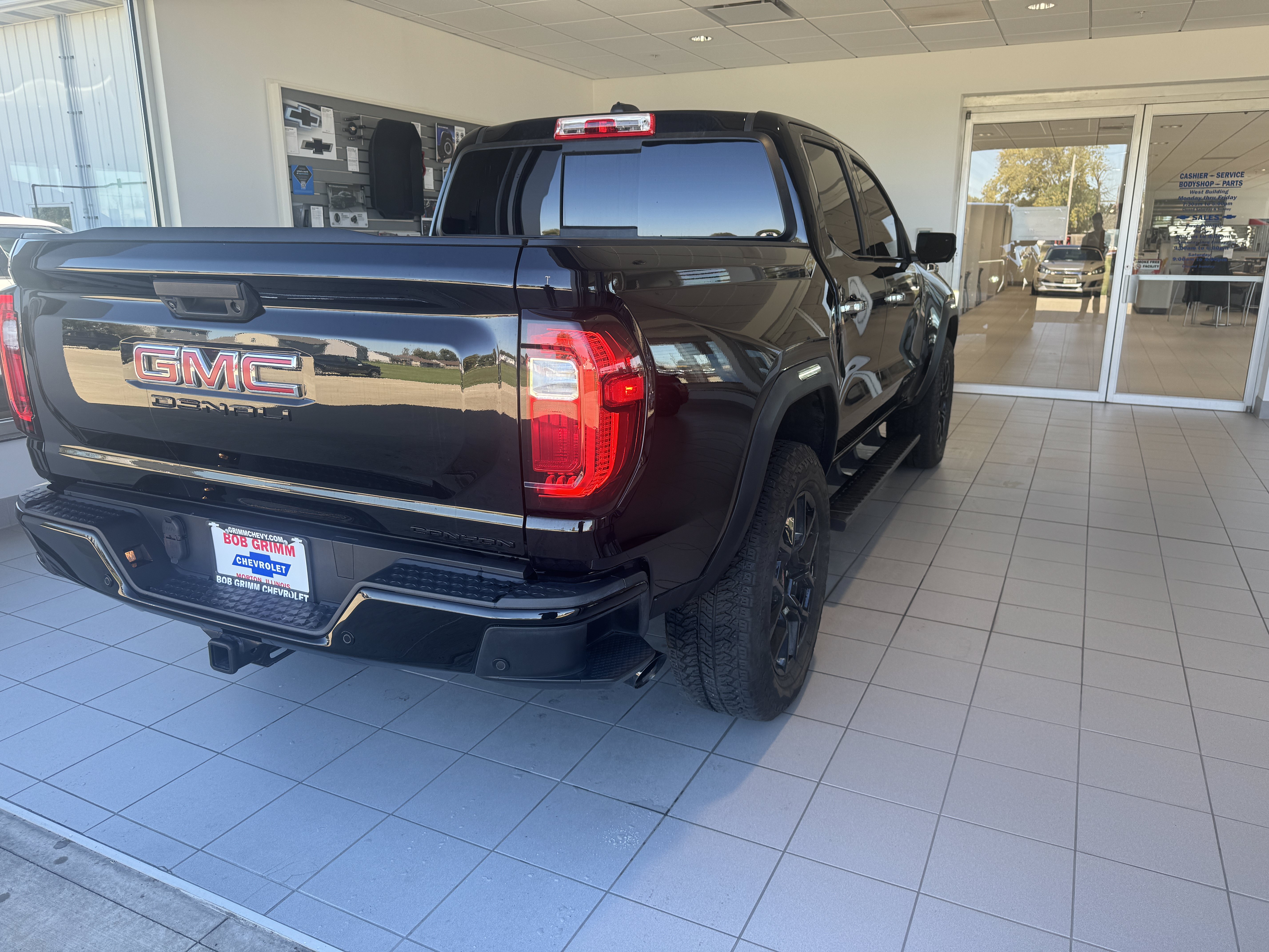 Used 2025 GMC Canyon Denali w/ LPO, Denali Black Edition AWD/4WD image 7