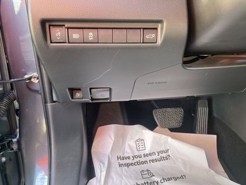 Used 2024 Toyota Venza LE image 17