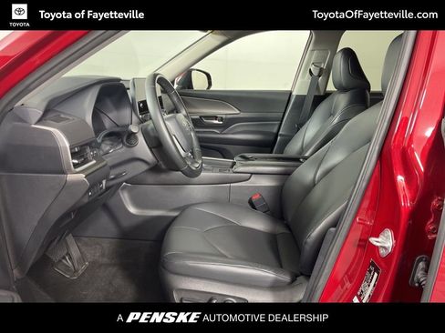 Certified 2024 Toyota Grand Highlander XLE image 24