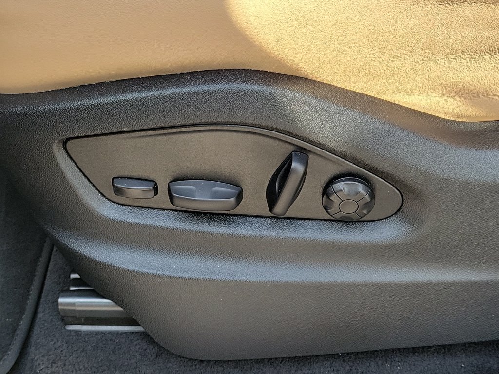 Certified 2025 Porsche Cayenne S AWD/4WD image 28