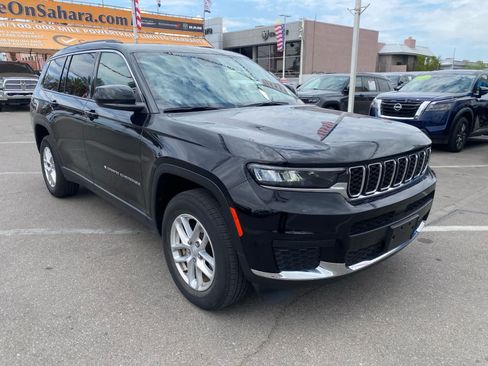 Used 2022 Jeep Grand Cherokee L Laredo w/ Luxury Tech Group I RWD image 3