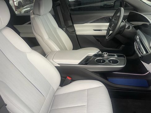 Used 2024 Cadillac Lyriq Sport RWD image 8