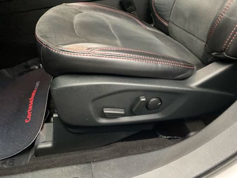 Used 2019 Ford Explorer XLT w/ Equipment Group 202A AWD/4WD image 13