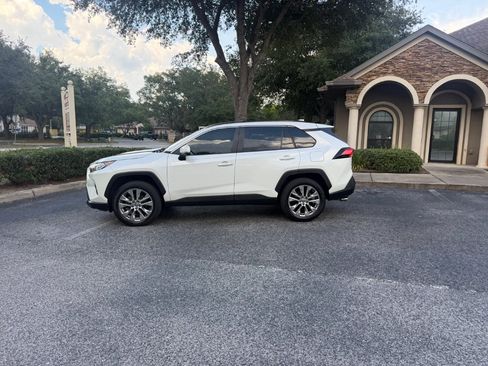 Used 2021 Toyota RAV4 XLE Premium FWD image 1