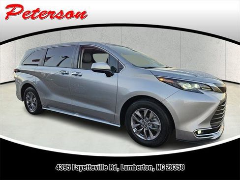 Certified 2024 Toyota Sienna XLE image 1