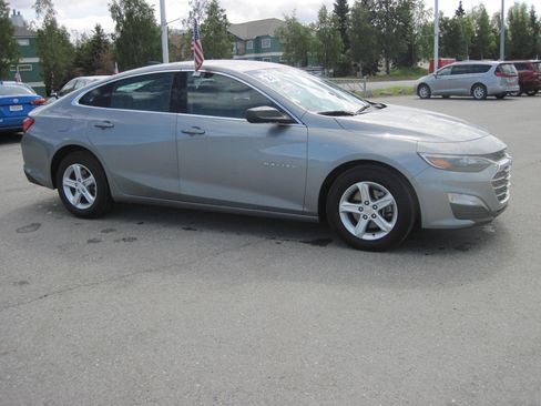 Used 2023 Chevrolet Malibu LS image 3