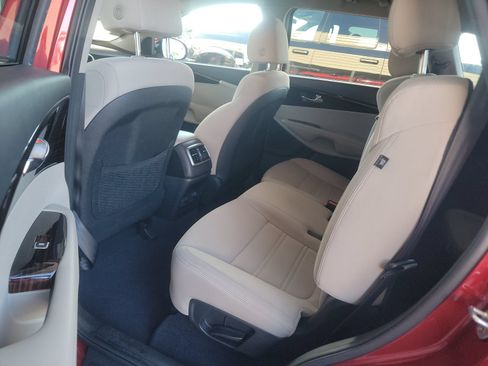 Used 2020 Kia Sorento LX FWD image 13