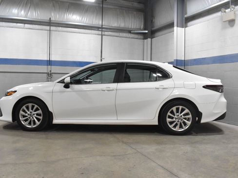 Used 2021 Toyota Camry LE AWD/4WD image 22