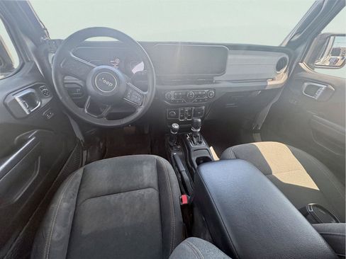 Used 2024 Jeep Gladiator Sport AWD/4WD image 9