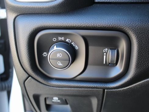 Used 2023 RAM 1500 Big Horn image 15