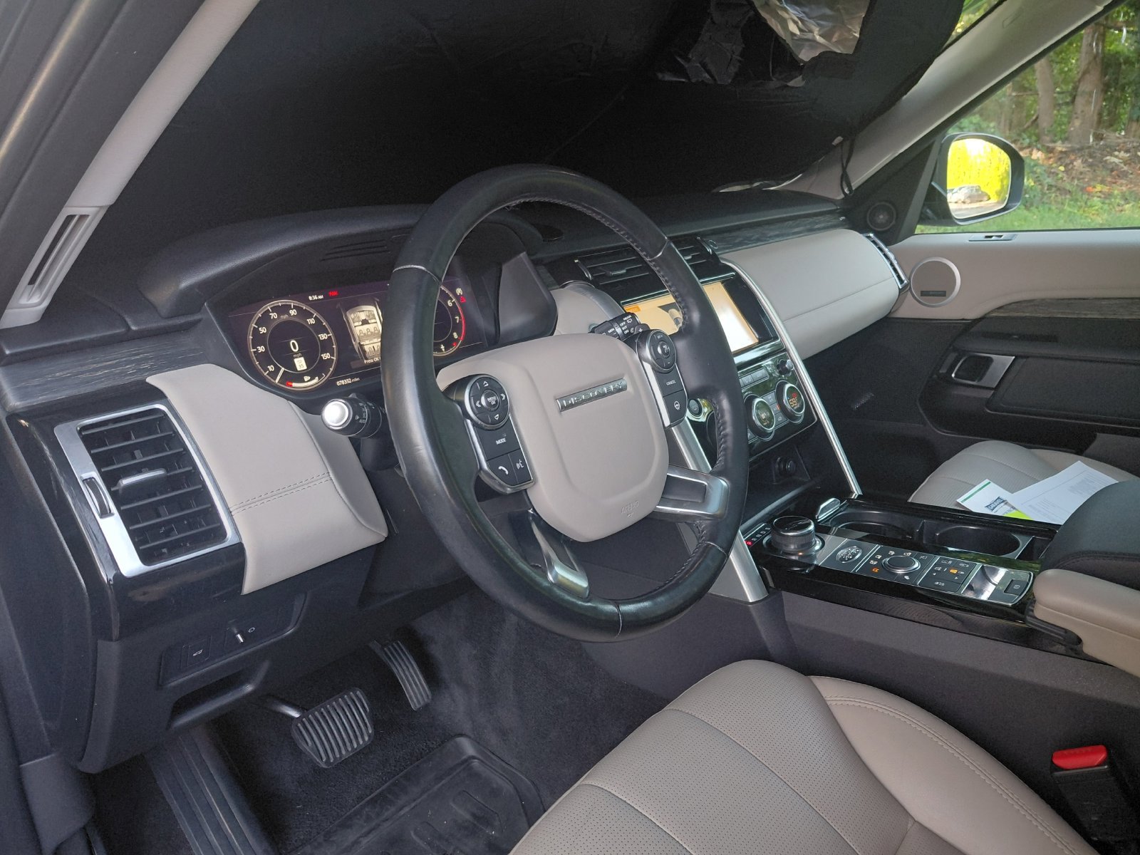 Used 2018 Land Rover Discovery HSE AWD/4WD image 21