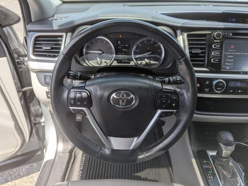 Used 2018 Toyota Highlander XLE AWD/4WD image 15