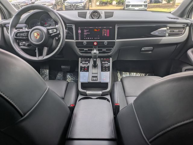 Used 2025 Porsche Macan AWD/4WD image 26