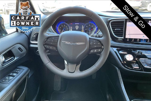Used 2026 Chrysler Pacifica Limited w/ S Appearance Package FWD image 4