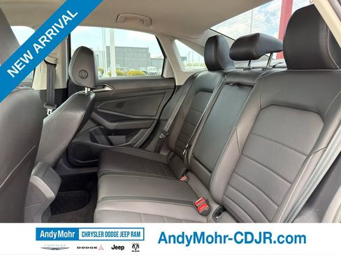 Used 2023 Volkswagen Jetta SE w/ Panoramic Sunroof Package FWD image 26