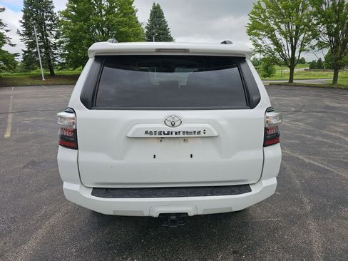 Used 2024 Toyota 4Runner SR5 AWD/4WD image 5