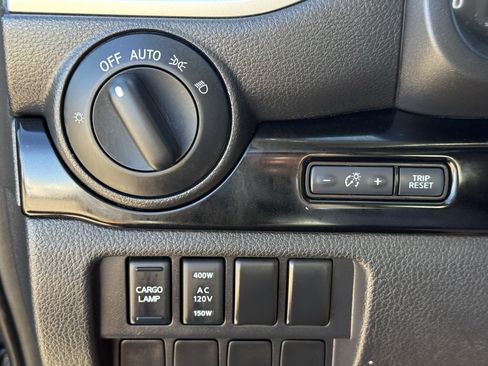 Used 2021 Nissan Titan SV w/ SV Convenience Package image 24