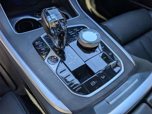 Used 2022 BMW X7 M50i image 32