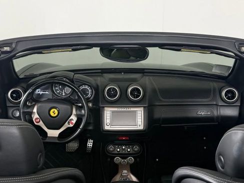Used 2014 Ferrari California RWD image 22